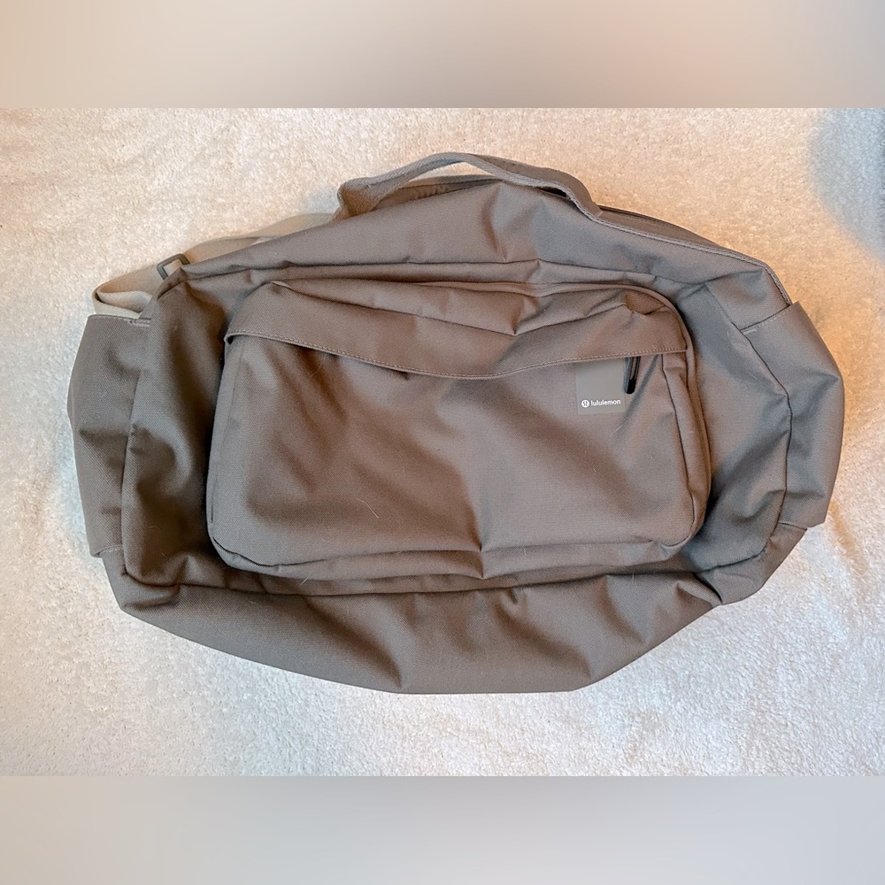 Lululemon Command the Day Duffle Bag 40L